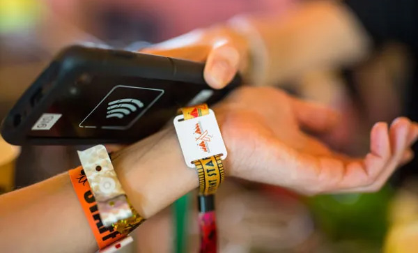 How Do RFID Wristbands Work