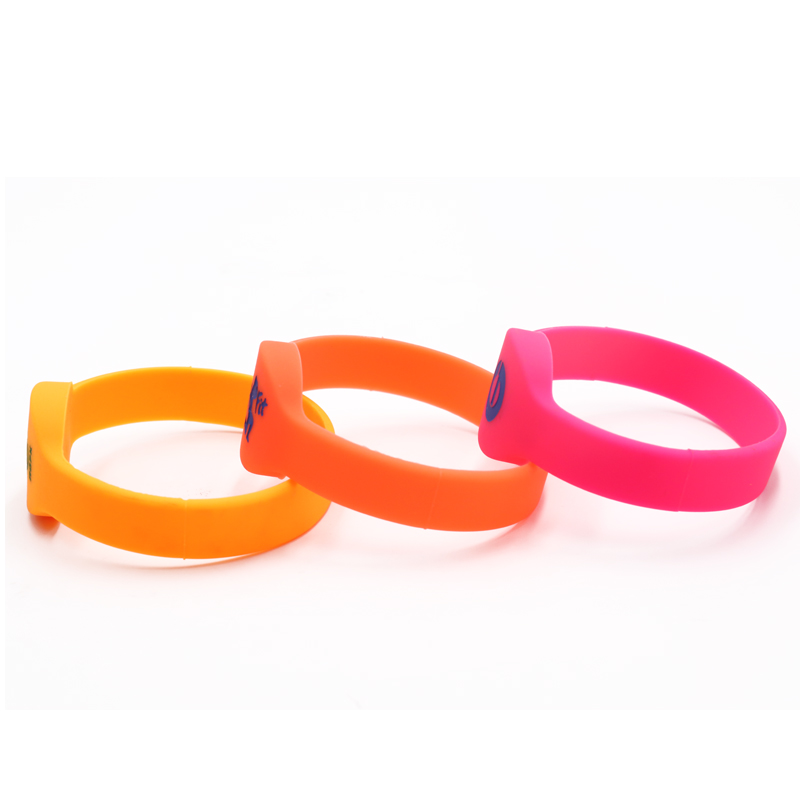 IC wristband chip protector prevents IC wristband chip card from being illegally scanned